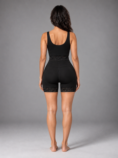 Black model view - back