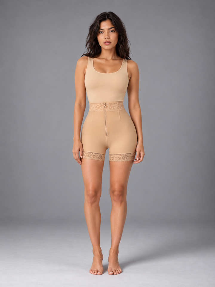 Shorty gainant à dentelle et zip devant