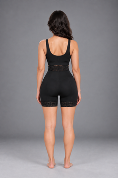 Black model view - back