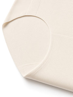 Ivory detail view - leg-opening edge
