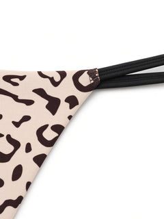 Cream Leopard detail view - side string junction