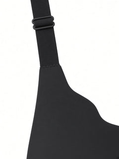 Black detail view - adjustable strap